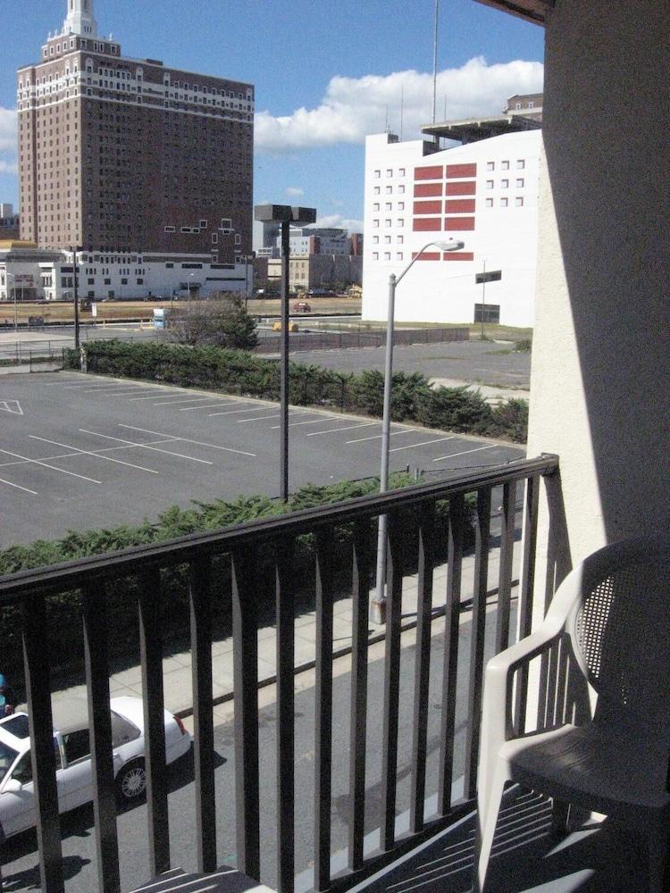Days Inn By Wyndham Atlantic City Beachblock Bagian luar foto